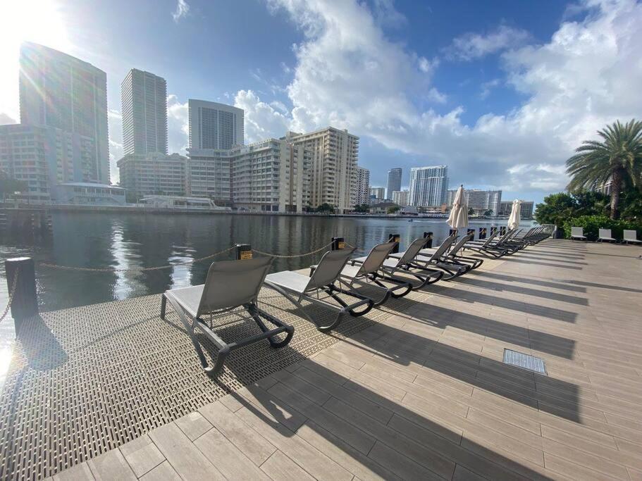 Amazing 1B-1B Apartment With Amazing View! 28A Hallandale Beach Exterior photo