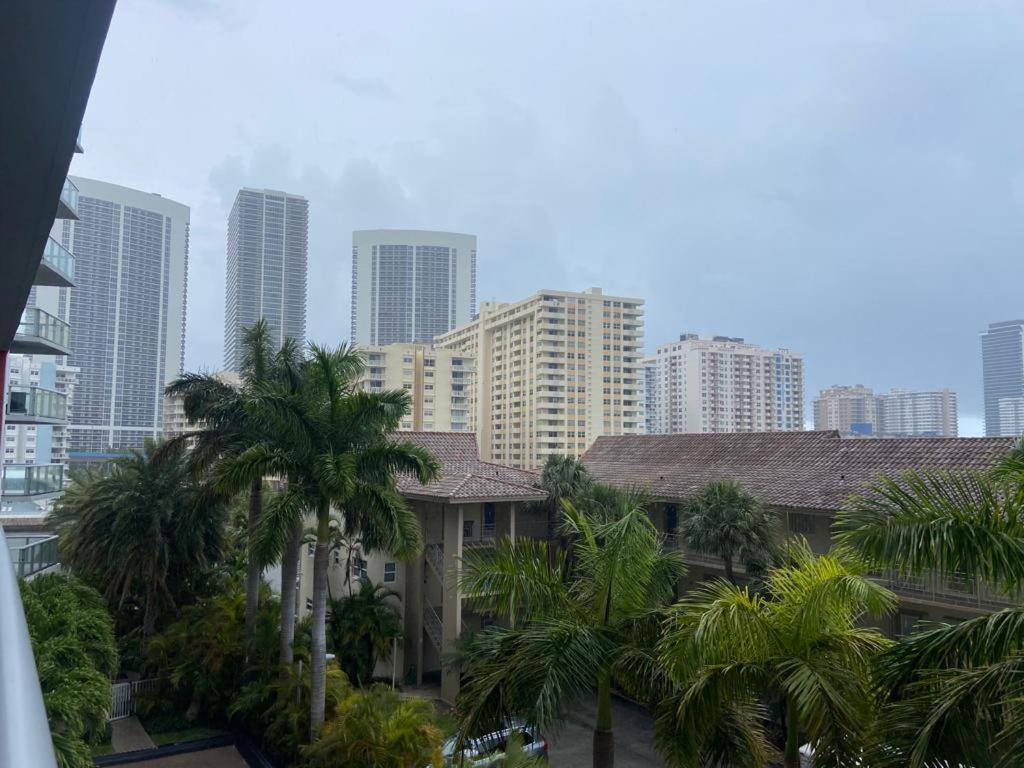 Amazing 1B-1B Apartment With Amazing View! 28A Hallandale Beach Exterior photo